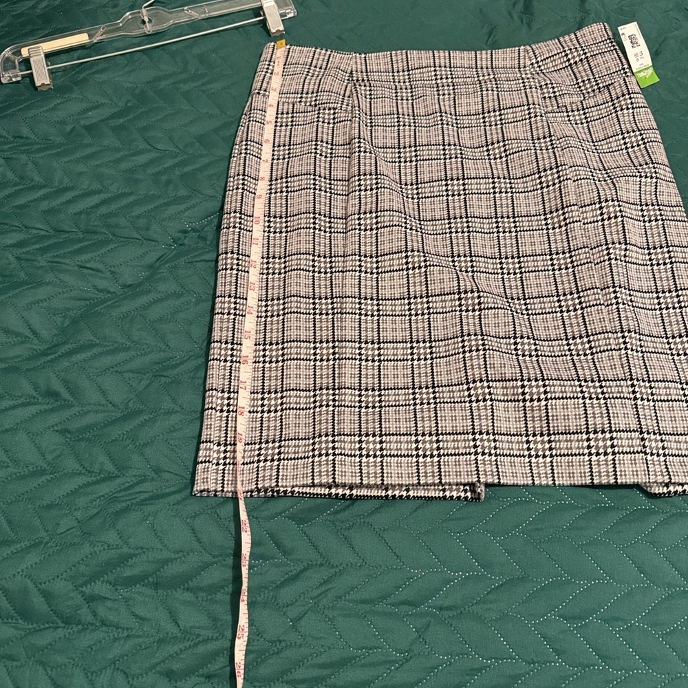 MICHAEL Michael Kors Black and Gray Plaid Pencil Skirt - Picture 9 of 10